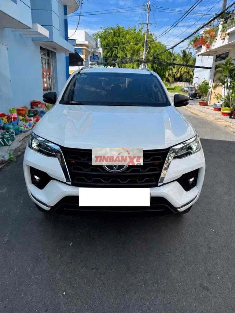 Toyota Fortuner 2022 Trắng Tự động