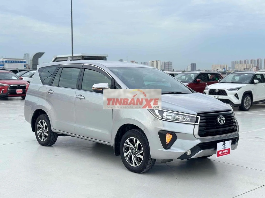 Toyota Innova 2.0E MT 2021 Bạc Số sàn