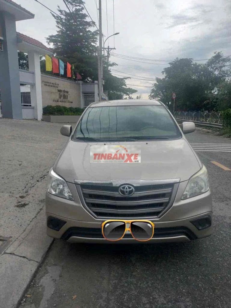 Toyota Innova 2015 Vàng cát 7 chỗ