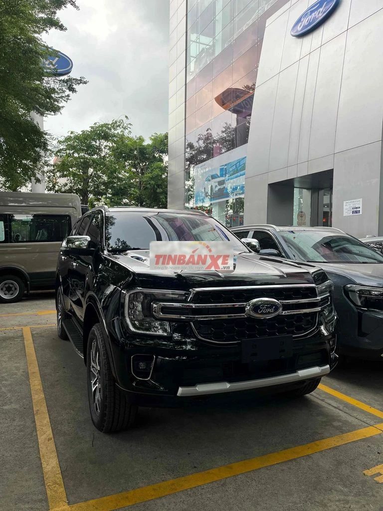 Ford Everest Titanium 4x2 Vin 2026 mới 100%