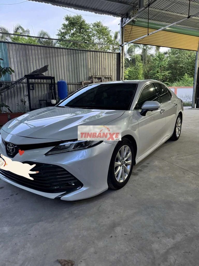 Toyota Camry 2024 Trắng 4 chỗ Xăng 7 vạn