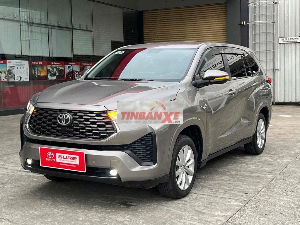 Innova Cross v 2025 - giá còn giảm