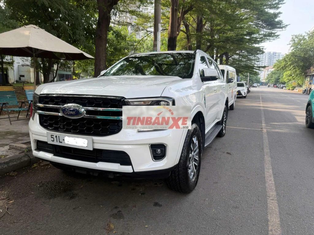 Ford Everest Ambient 2025 Trắng 42.000 km