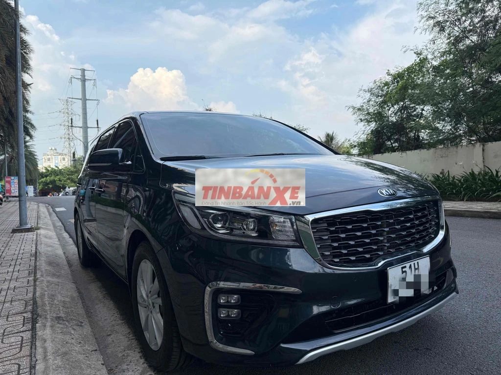 Kia Carnival Luxury 7 chỗ máy dầu số tự động!