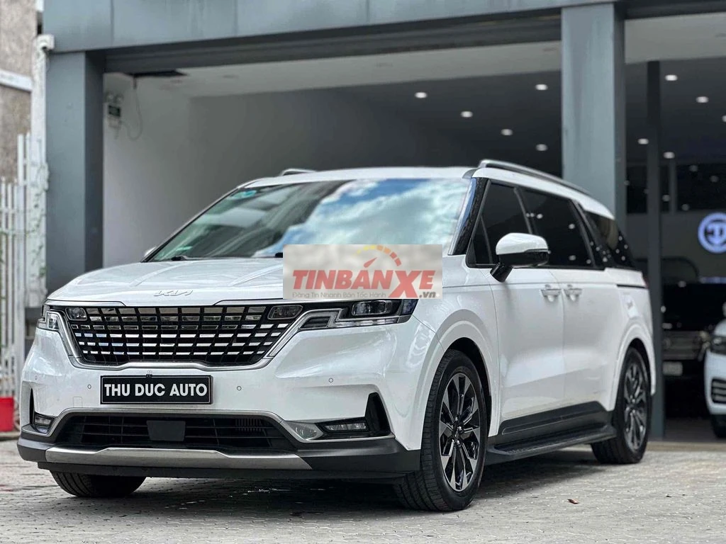 Kia Carnival 2.2d signature 2023 trắng máy dầu