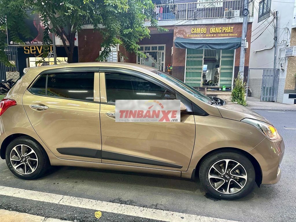 Hyundai Grand i10 Vàng cát