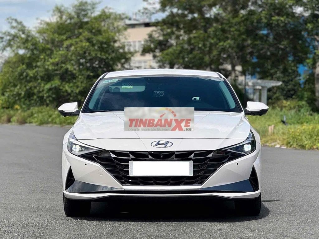 Hyundai Elantra 2024 2.0 Cao Cấp Trắng