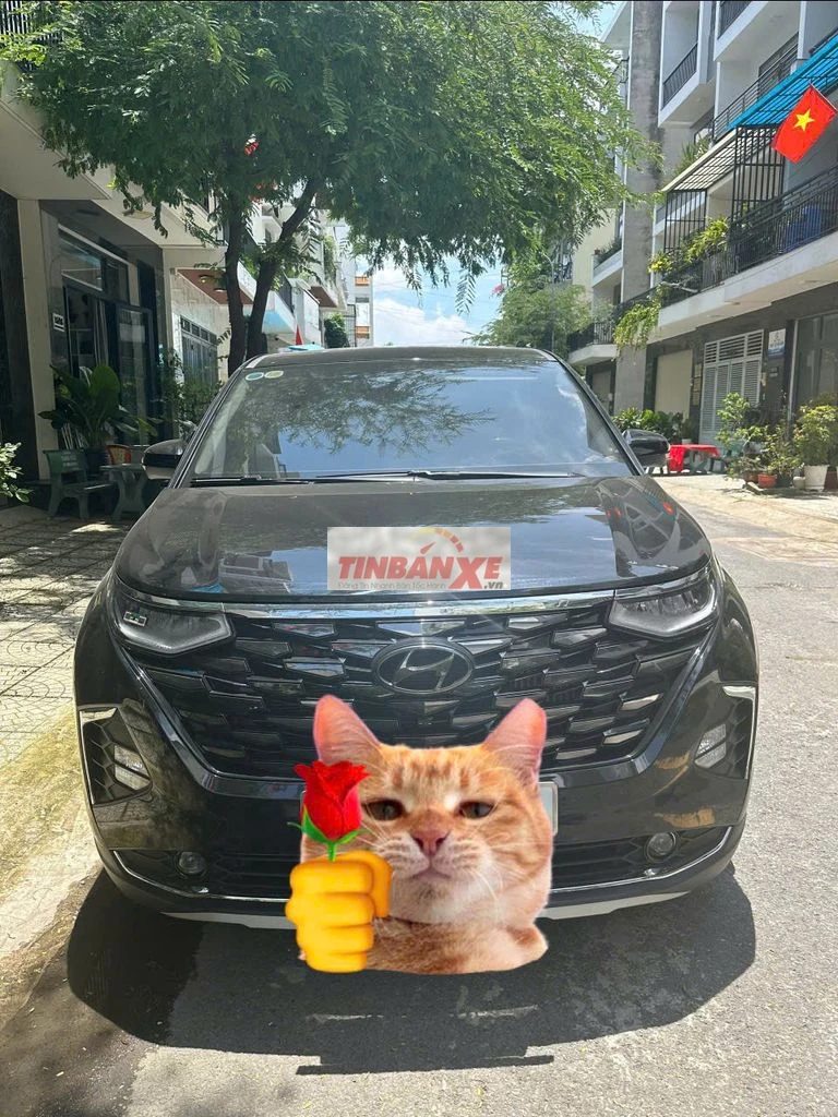 Hyundai Custin 7 chỗ Tự động Xăng 13.000 km Đen