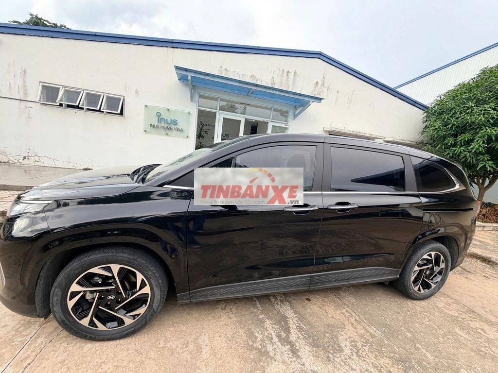 Hyundai Custin Special 1.5 7 chỗ 2024 Đen