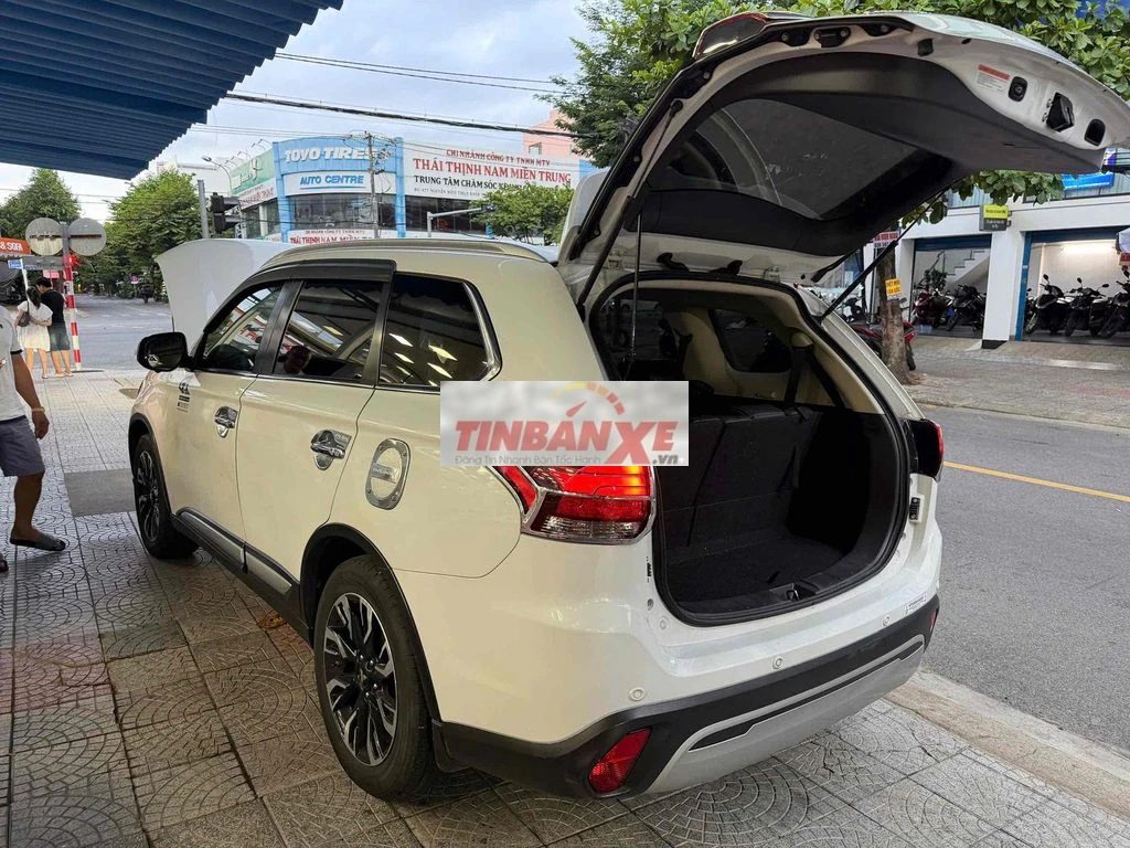 Mitsubishi Outlander 2019 Trắng Tự động