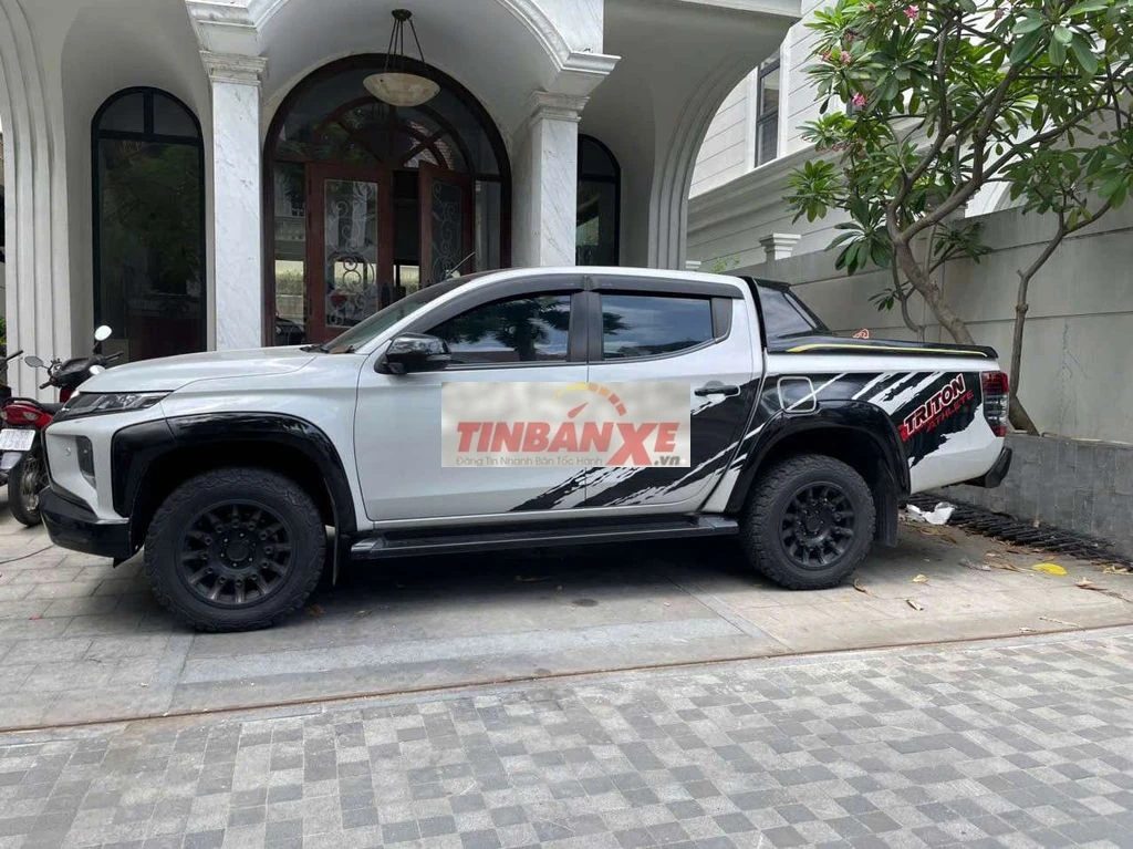 Triton Athlete 2021 bản 2 cầu, đứng tên công ty