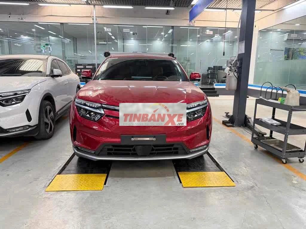 VF8 Plus pin SDI 2023 màu đỏ nội thất nâu rất sang