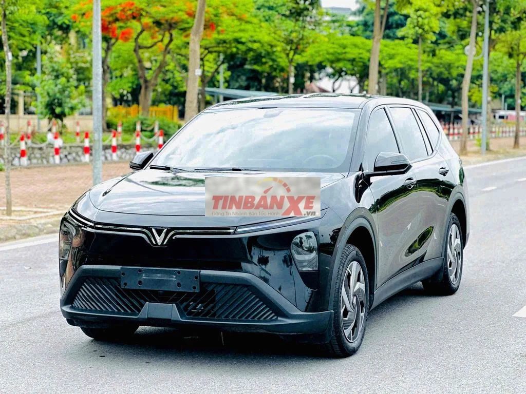 Limo Green - tặng ghế da - hỗ trợ bảo hiểm thân vỏ