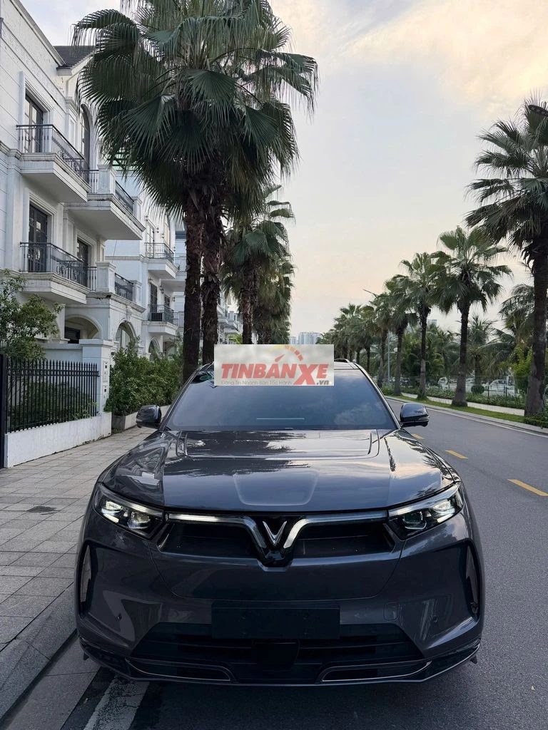 Vinfast VF9 Plus 7 chỗ Xám Điện 100km
