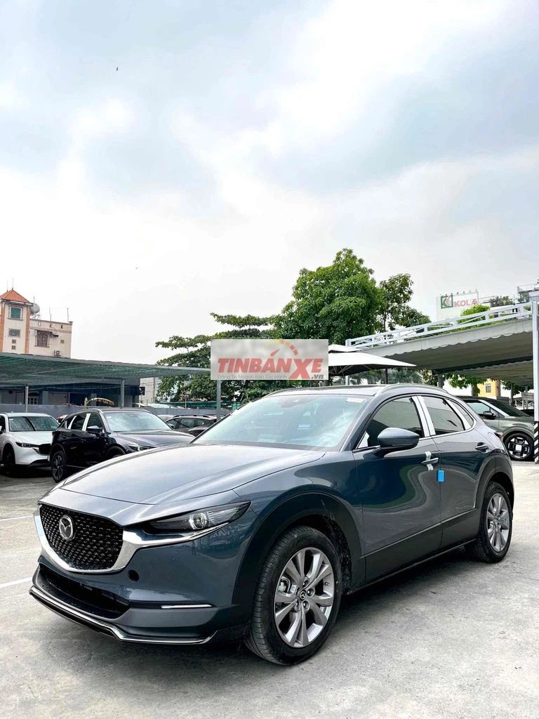Mazda CX30 màu Xám, nhập Thái Lan, mới 100%