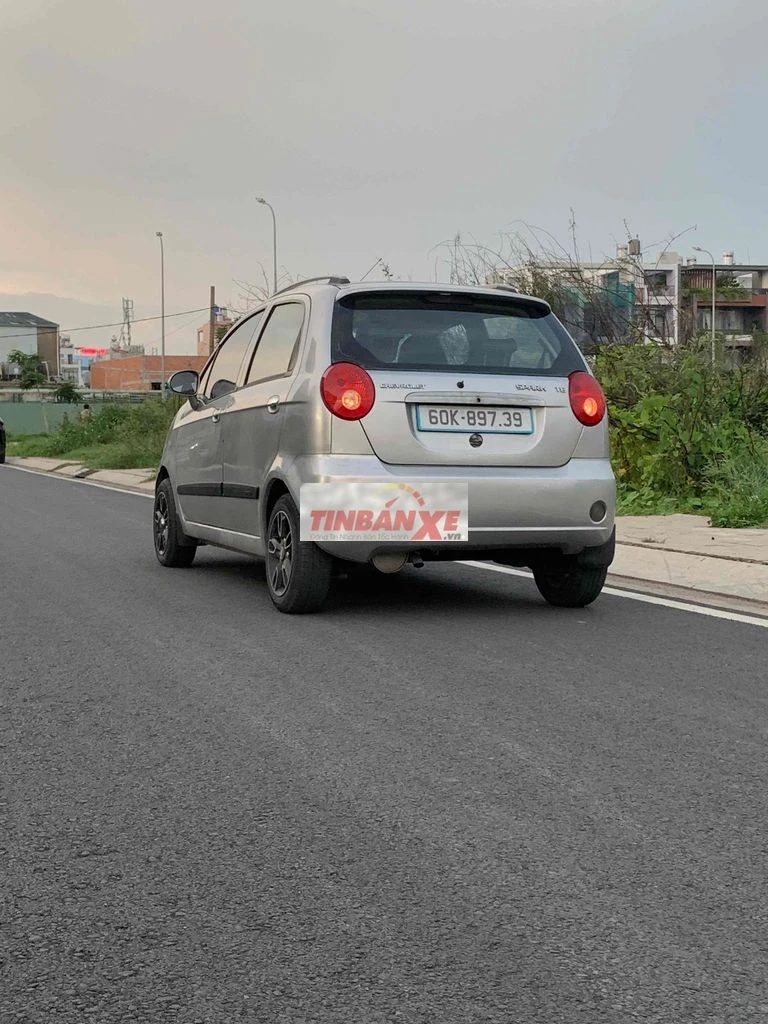 Chevrolet Spark 2024 Bạc 4 chỗ