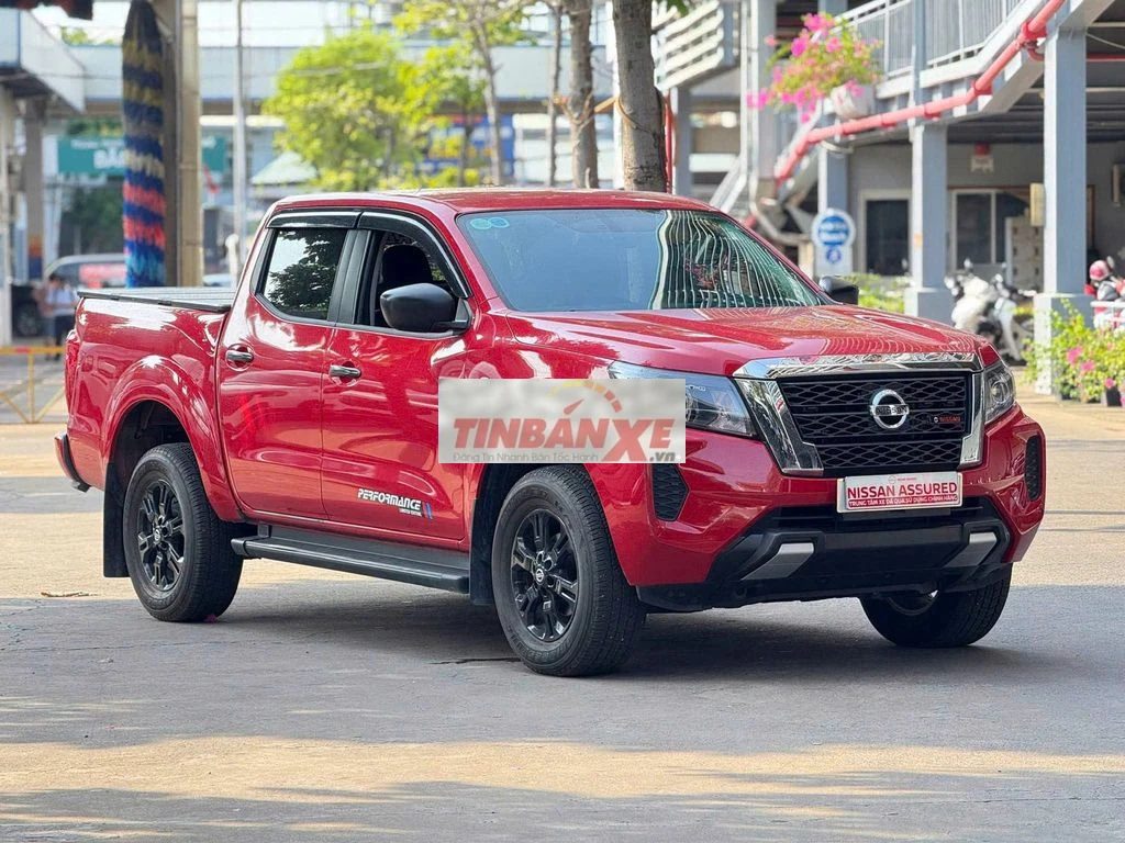 Nissan Navara EL 2024 Tự động 14.000 km Đỏ