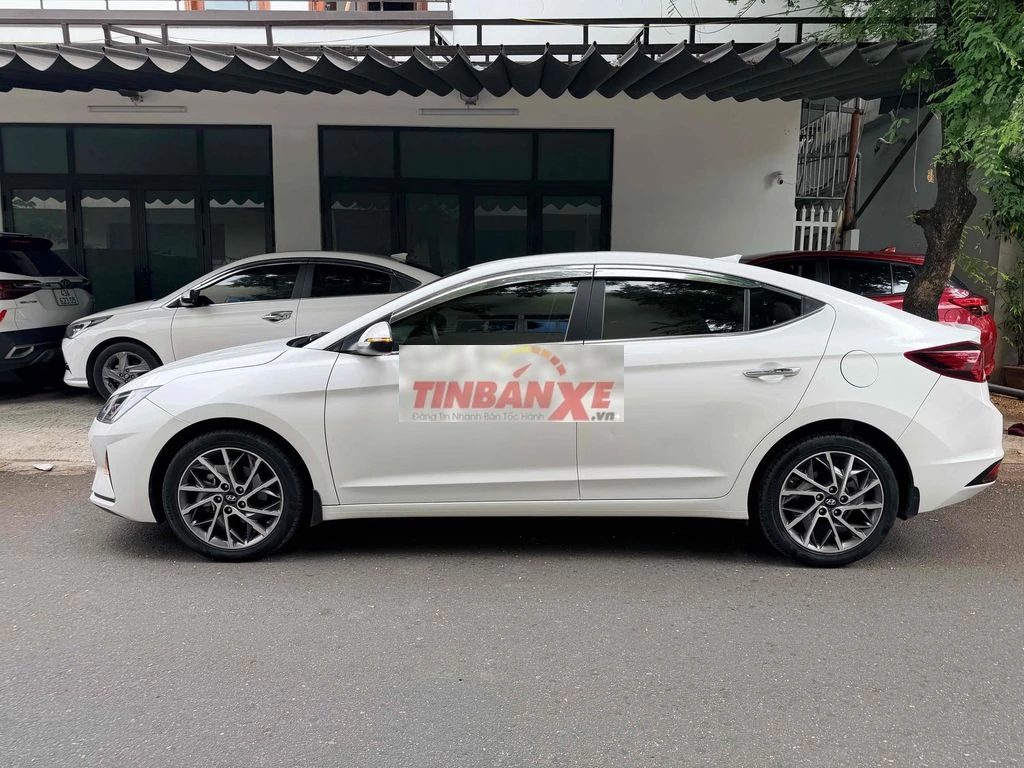 Hyundai Elantra 2021 2.0 cao cấp Trắng