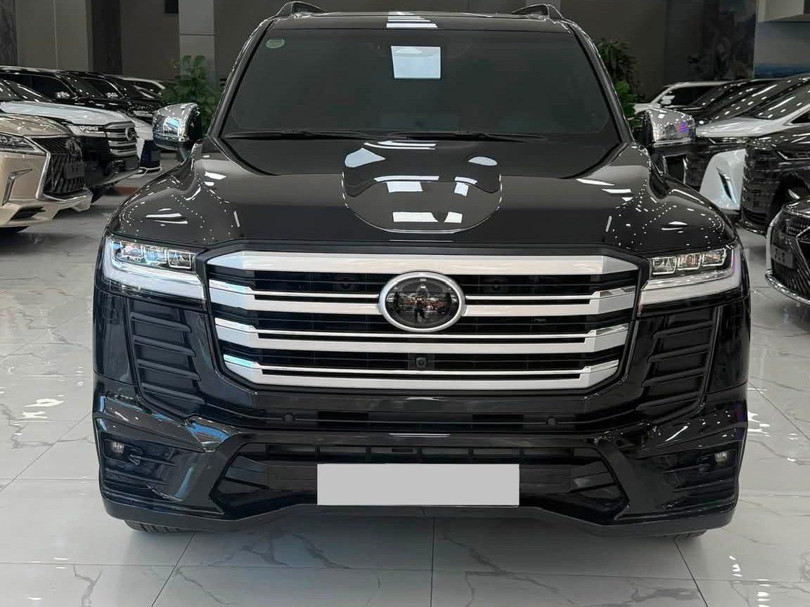 Siêu lướt 5000Km. Land Cruiser LC300 sản xuất 2026.