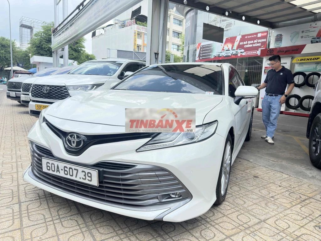 Toyota Camry 2.5Q 2021 Trắng 49.000 km
