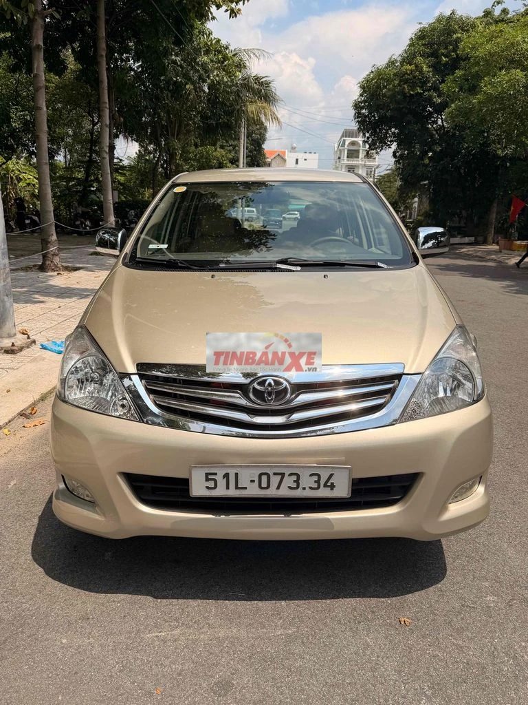 Toyota Innova 2010 Vàng cát Tự động