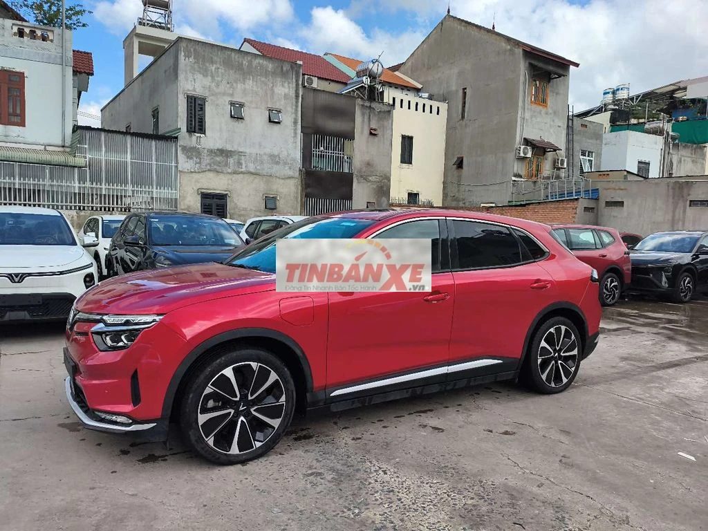 VF8 Plus đỏ 2023