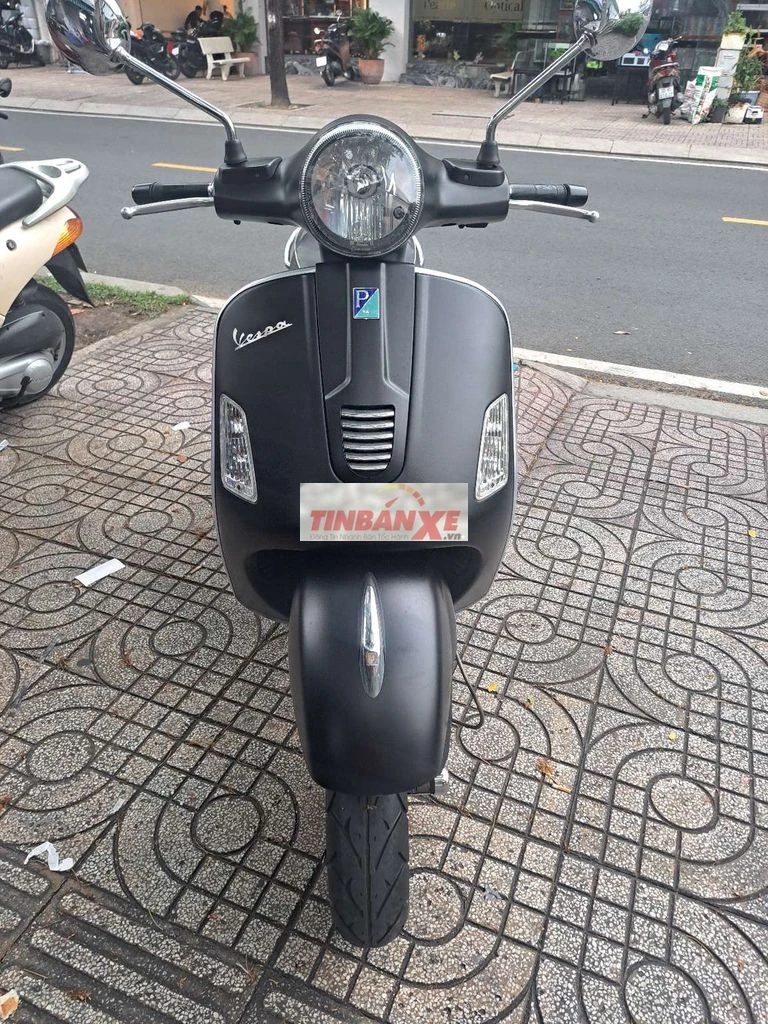 Vespa GTS 125 Fi Nhập Ý 2011. xe đẹp máy zin