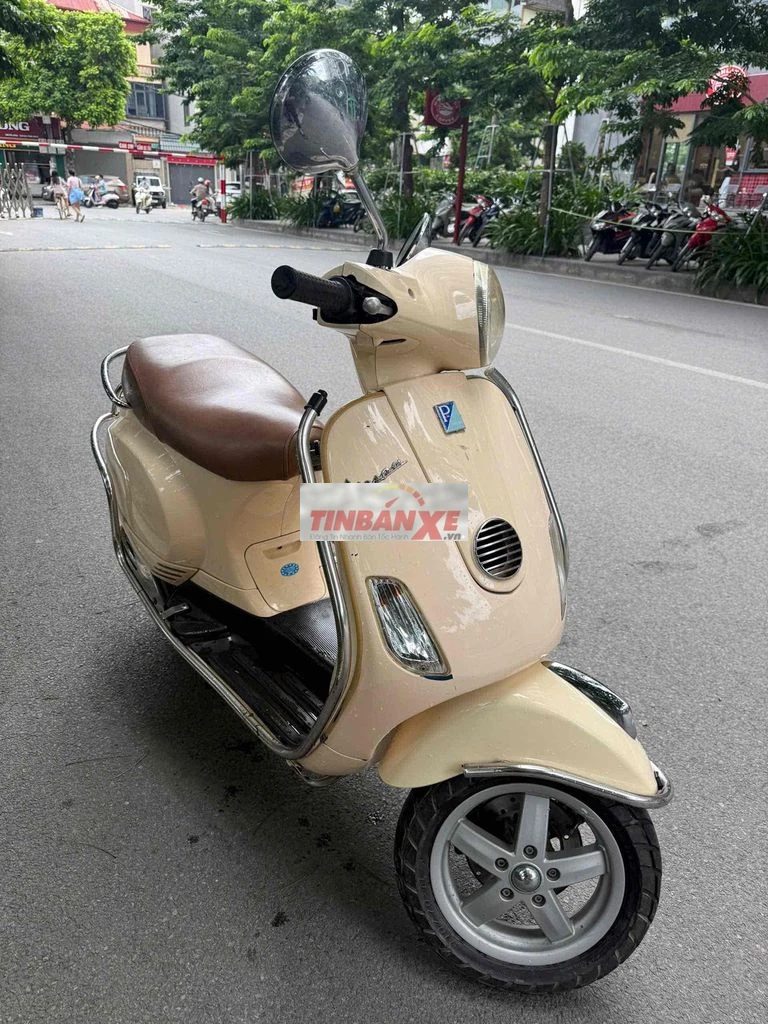 Piaggio Vespa LX biển Hà Nội