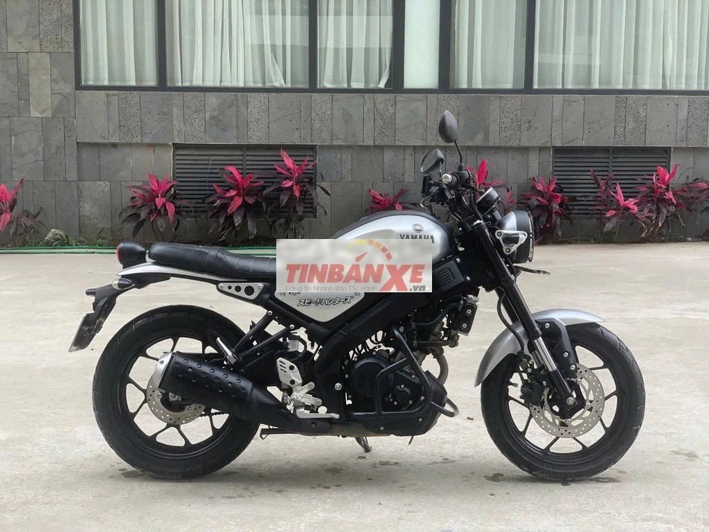 Xe máy Yamaha màu Bạc