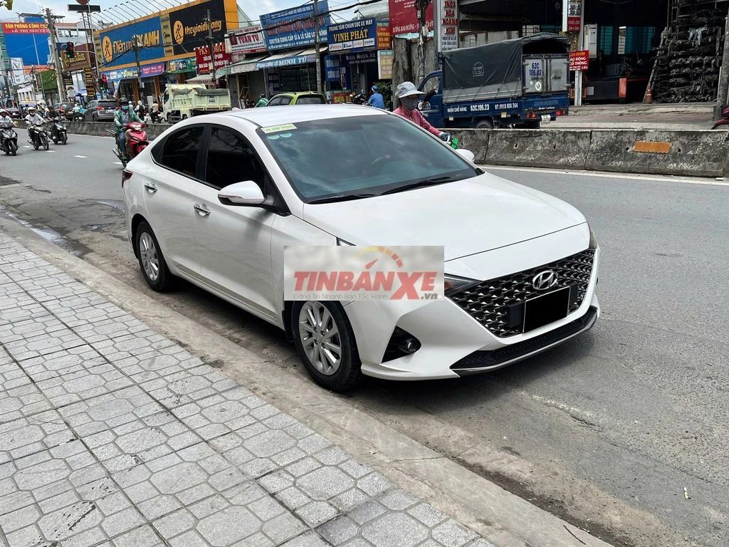Hyundai Accent 2024 số tự động màu trắng zin