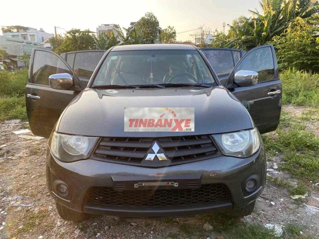 Mitsubishi Triton 2014 2 cầu Sàn may xăng 2.4