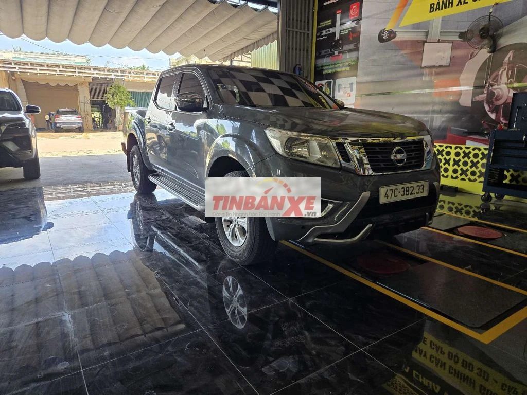 Nissan Navara EL 2017 Tự động Xám