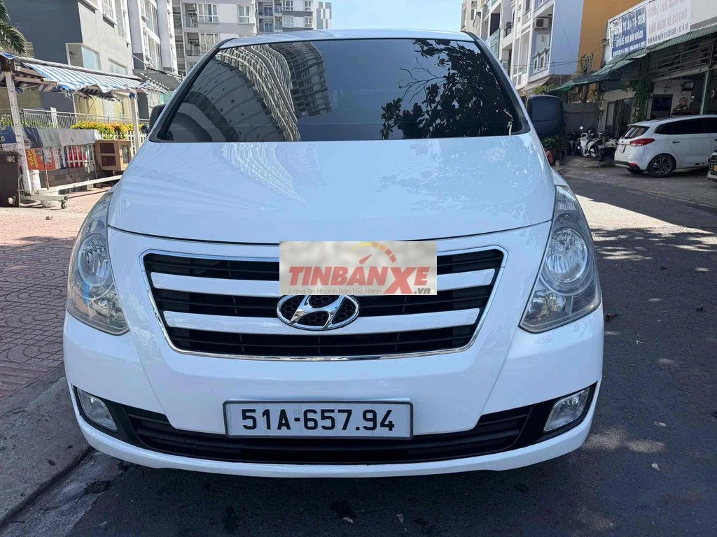 Hyundai Starex 2016 9 chỗ Dầu Trắng