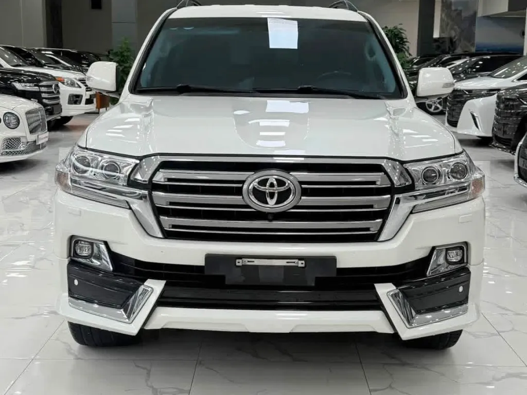 Land Cruiser 4.6 V8, sản xuất 2019 xe đẹp xuất sắc. Giá cực tốt.