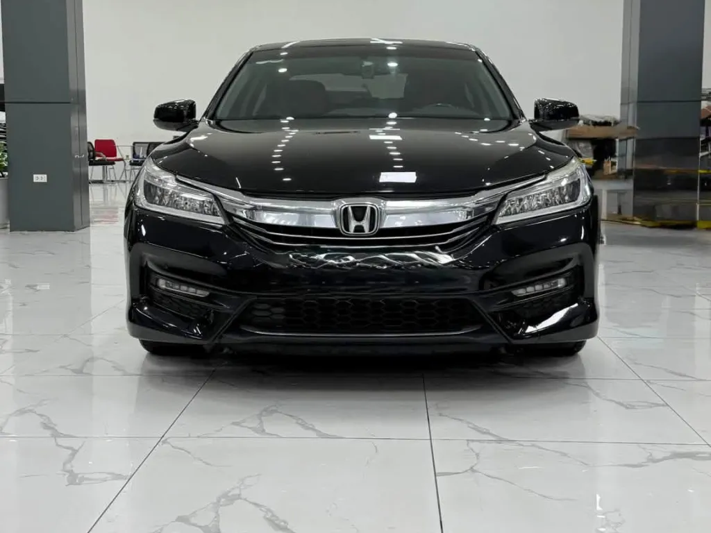 Bán Honda Accord sản xuất 2018. Xe cực đẹp.