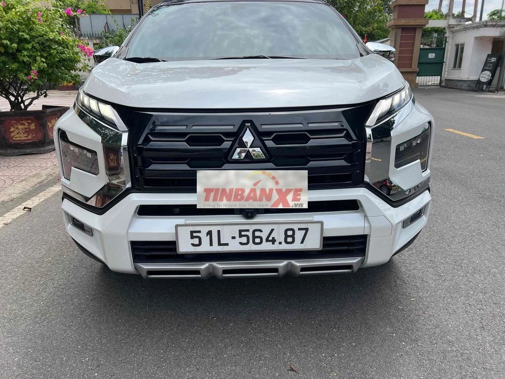 Mitsubishi Xpander Cross 2024 Trắng 7 chỗ