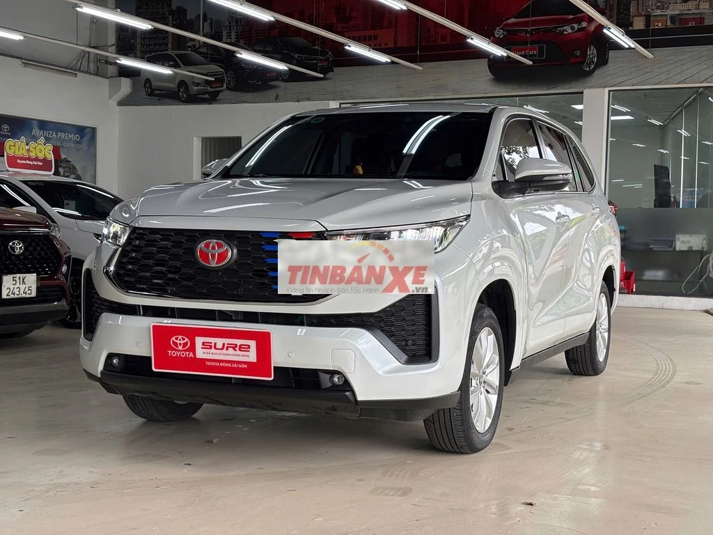 Innova Cross v 2025 xe đẹp - giá còn bớt
