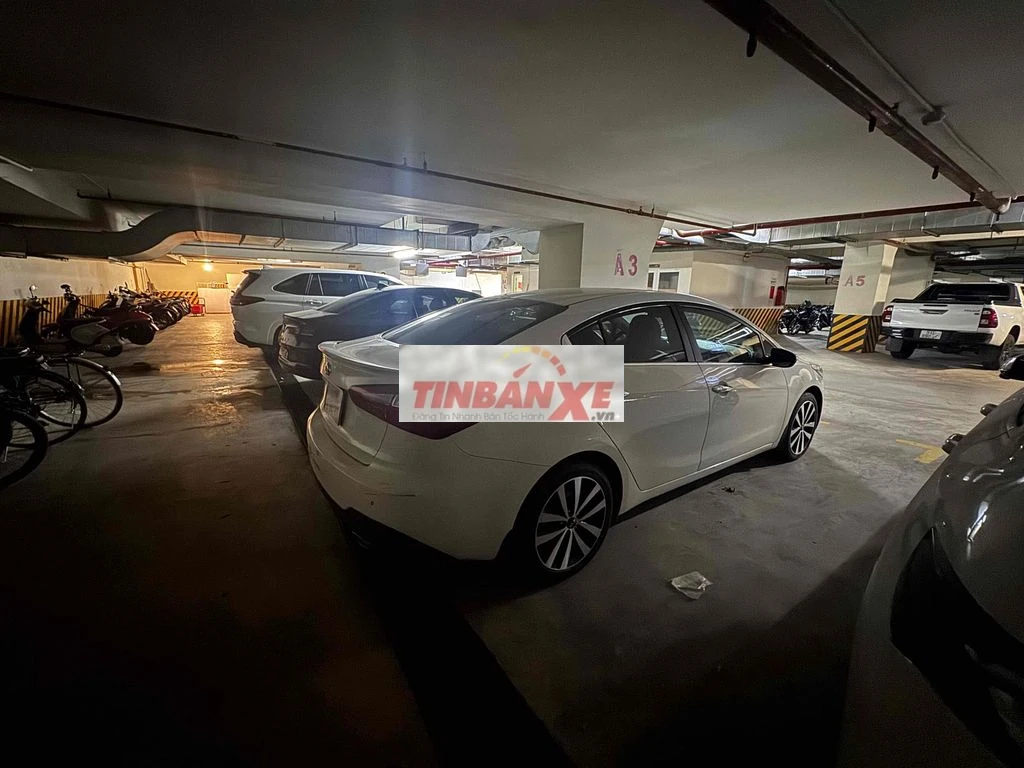 Kia K3 2015 2.0 Trắng 90000 km