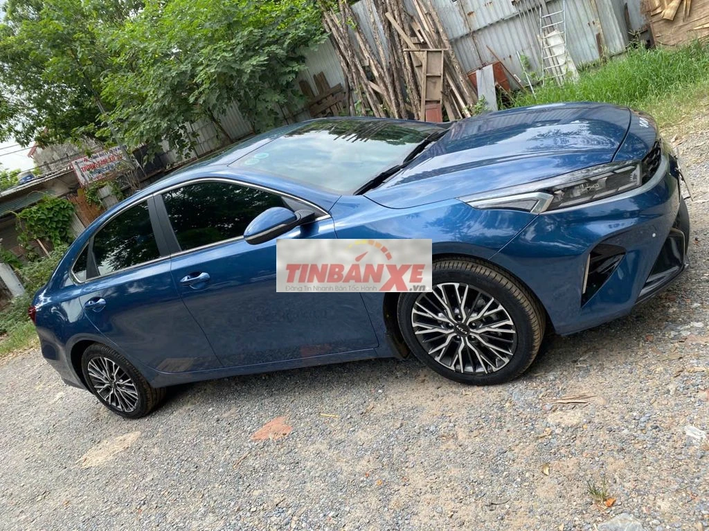 Kia K3 Premium Xanh dương 13.000 km