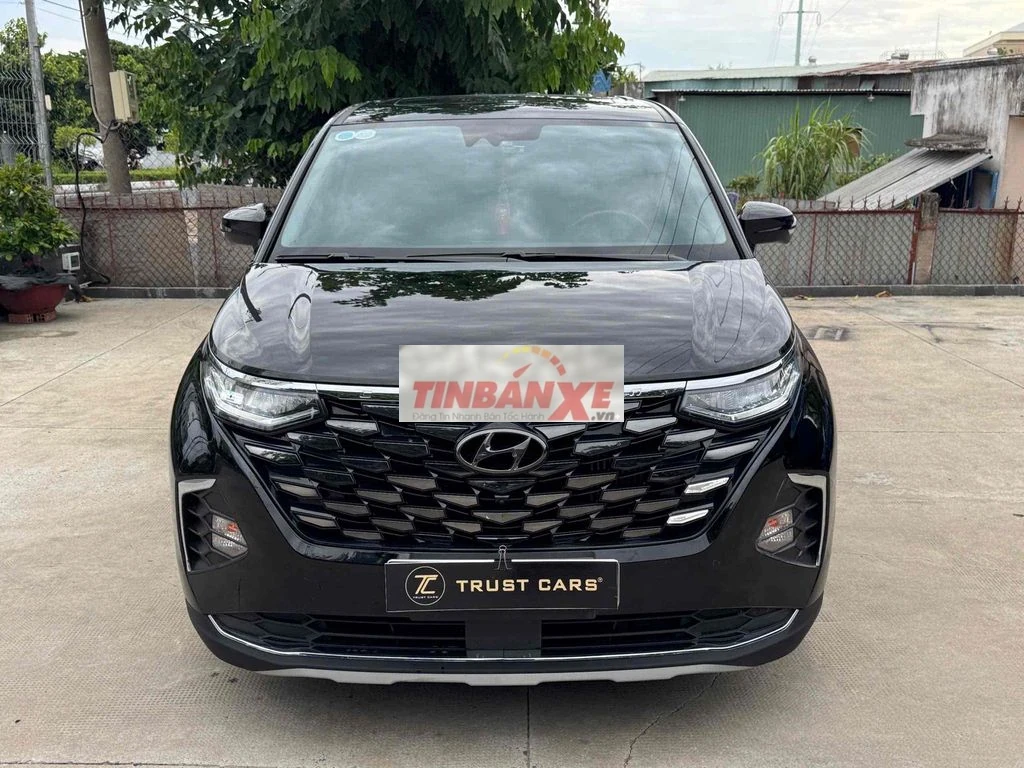 Hyundai Custin 2.0T Cao cấp 2023 Đen Tự động