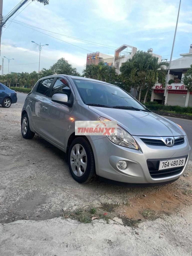 Hyundai i20 Bạc Số tự động 90.696 km