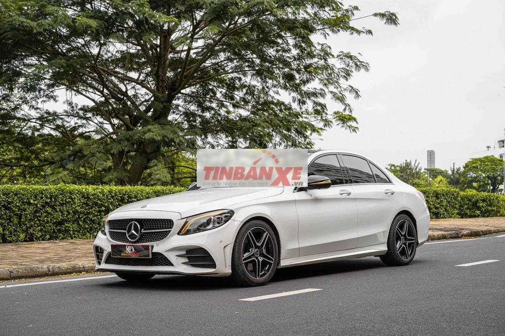 Mercedes C300 AMG 2021 màu Trắng 33.000 mls