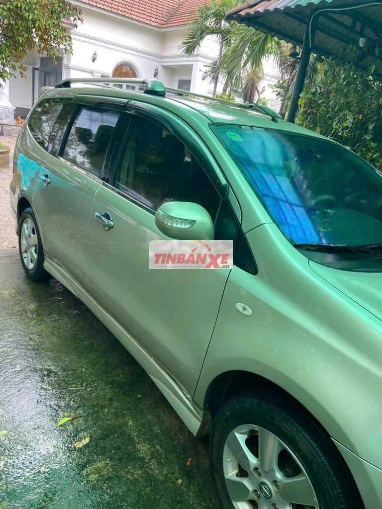 Nissan Grand Livina 2011 Vàng cát Số sàn