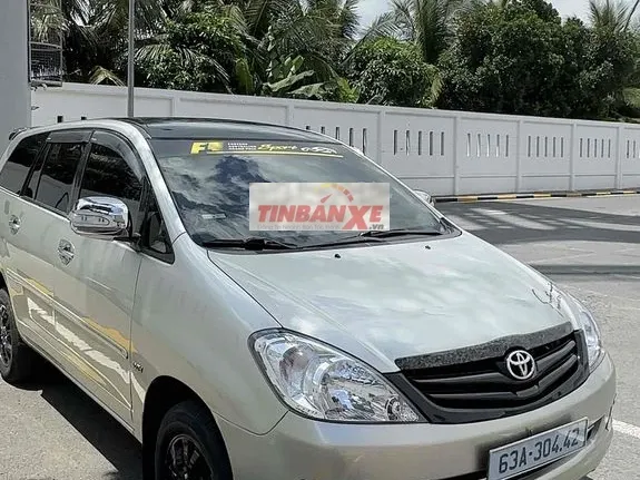 Toyota Innova 8 chỗ Số sàn Xăng Vàng cát