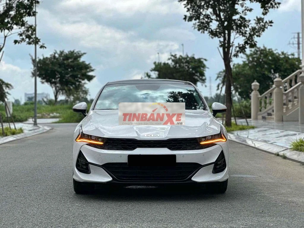 Kia K5 2.0 premium 2024 trắng 50.000 km