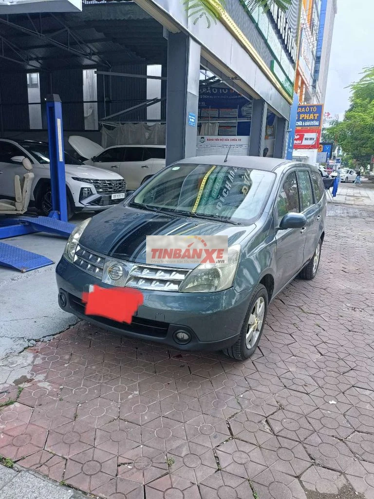 Nissan Grand Livina Xanh 7 chỗ Số sàn