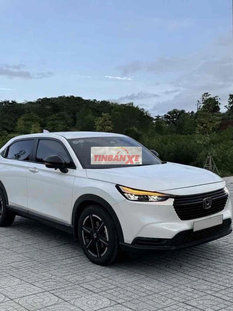 Honda HR-V Trắng 5 chỗ lên nhiều option phụ kiện