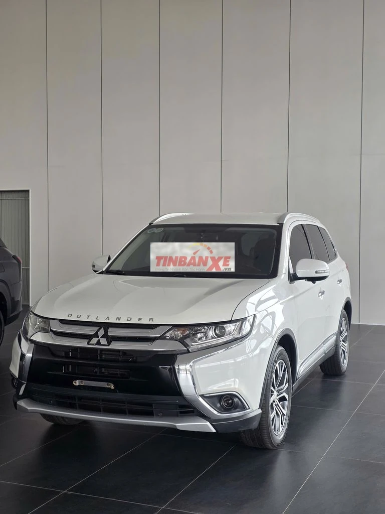 Mitsubishi Outlander 2.0 2018 Trắng 75.000 km