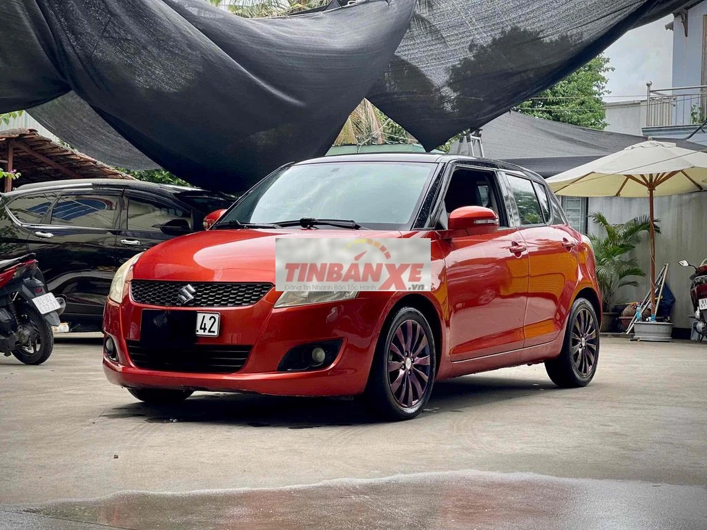 Suzuki Swift 2015 Tự động 130.000 km Đỏ