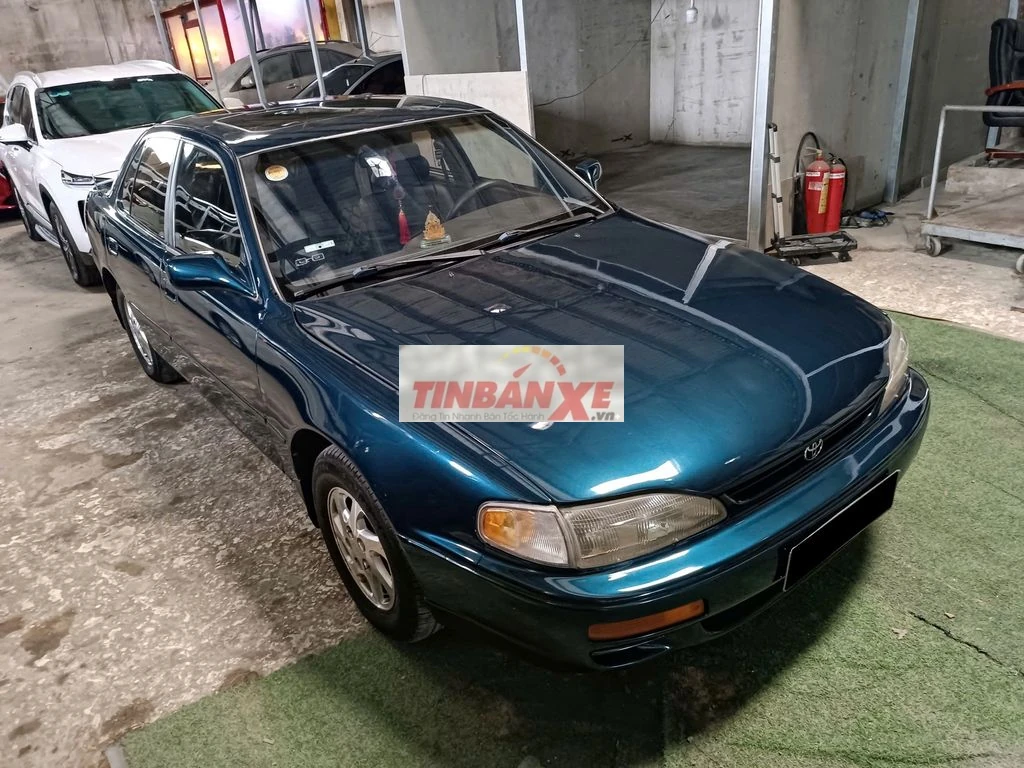 Toyota Camry 1995 số tự động màu xanh